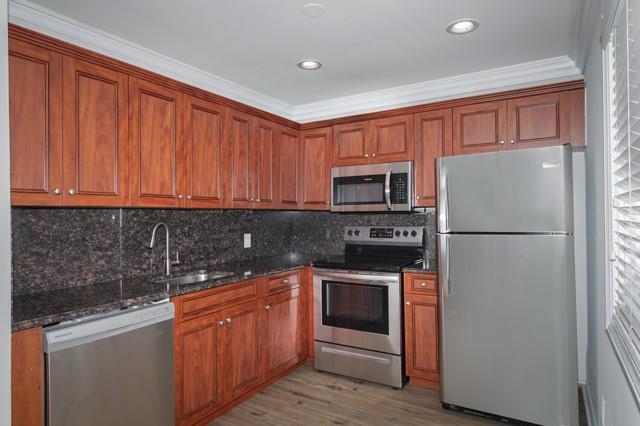 Building Photo - 483 Little East Neck Rd