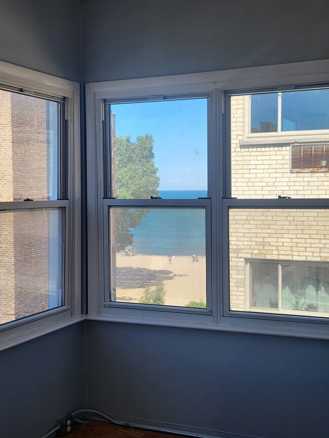 Building Photo - 1058 W Columbia Ave