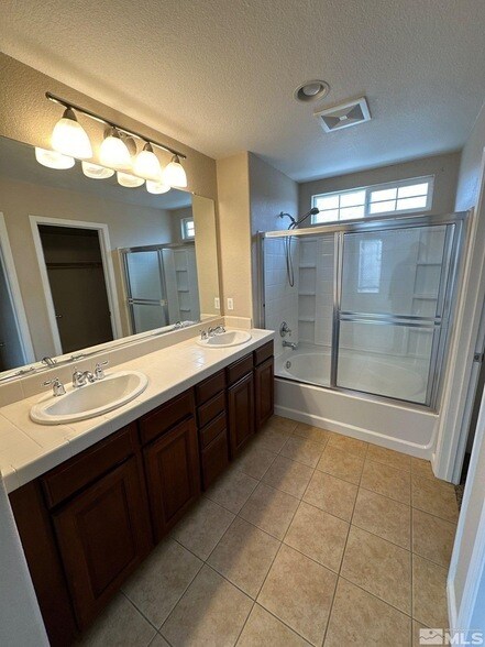 Building Photo - 3994 Dominus Dr