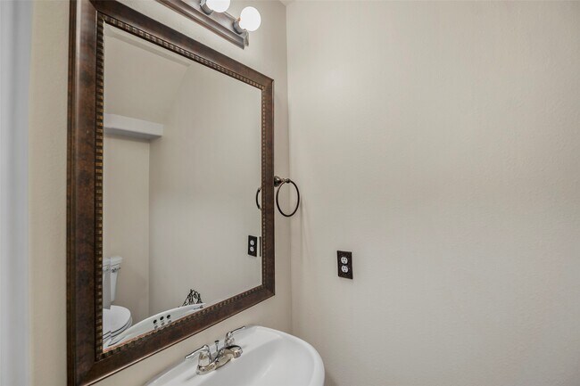 Building Photo - 22110 Field Green Dr