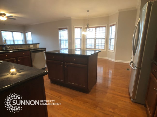 Building Photo - Gorgeous 4 BR 3 BA + Bonus in Winding Walk