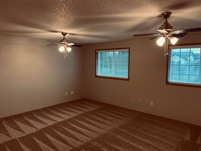 Building Photo - Nicely Updated Large Home w/ Pool!