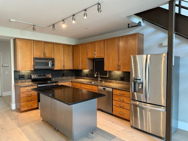 Building Photo - Modern San Jose Condo
