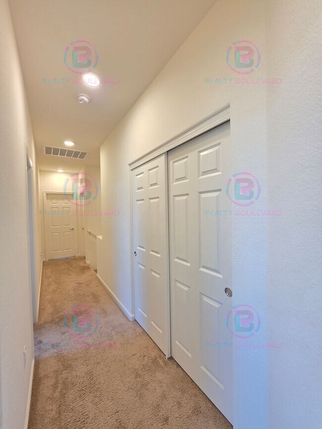 Building Photo - 3010 Sterling Ridge Cir