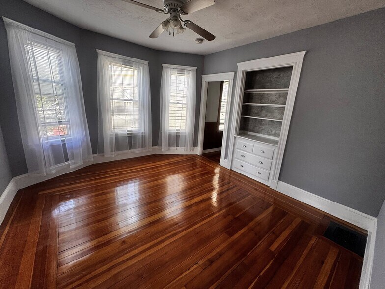 Primary Photo - 32 Cedar St