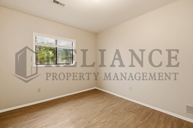 Building Photo - 5026 W Newell St