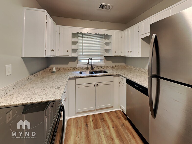 Building Photo - 1348 David Cir