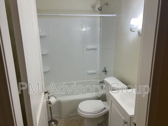 Building Photo - 1334 SW Mulvane St