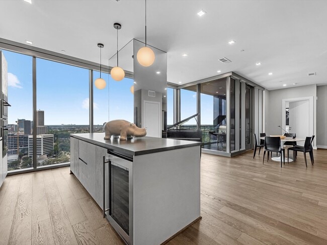 Building Photo - 1711 Allen Pkwy