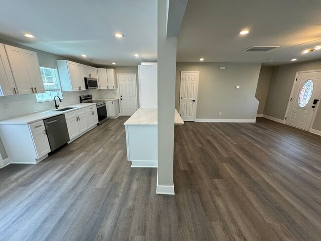 Building Photo - Fully Updated 4 Bedroom Home in Raleigh
