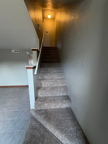 Building Photo - 2125 Beaumont Dr
