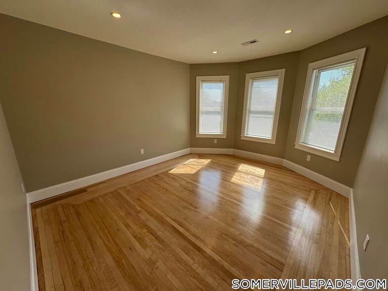 Building Photo - 29 Cameron Ave