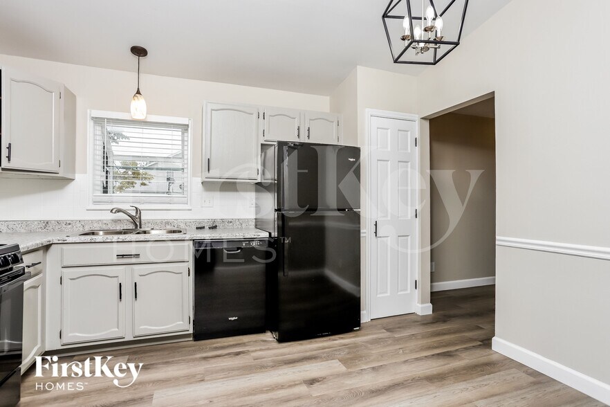 Building Photo - 855 Windemere Ave