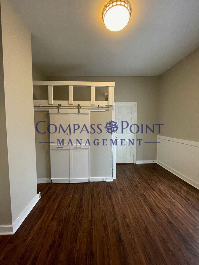 Building Photo - Newly Renovated Just For You! First Month Free!!