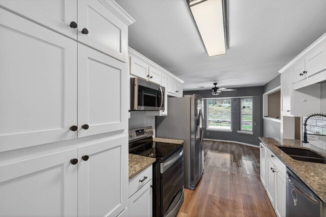 Building Photo - 1910 W 4th St S