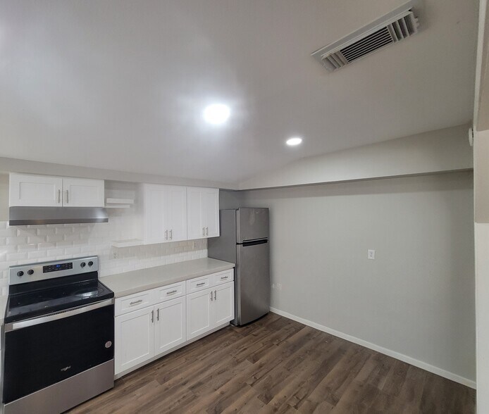 Building Photo - 707 Johnson Ln