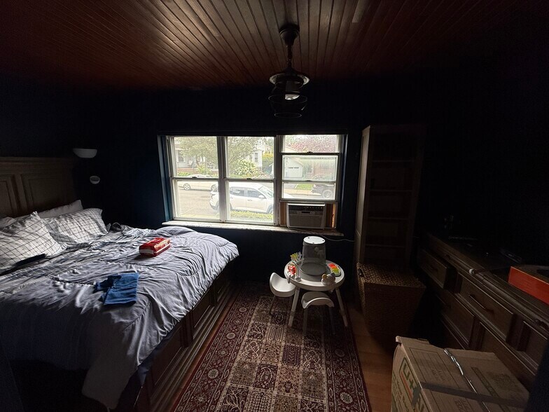Building Photo - 266 Lawton Ave