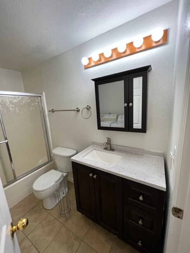 Building Photo - 710-710 Cedar St