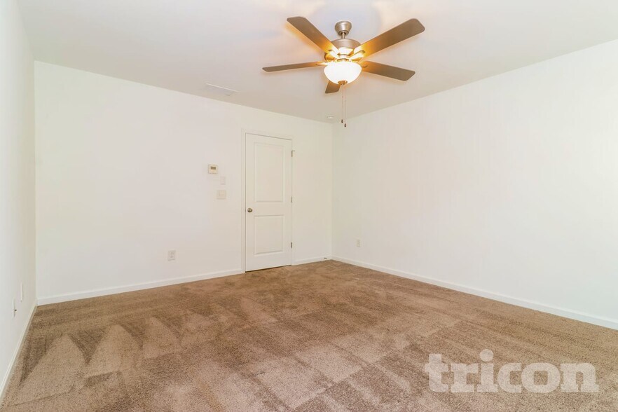 Building Photo - 2260 Rosemary Park Ln