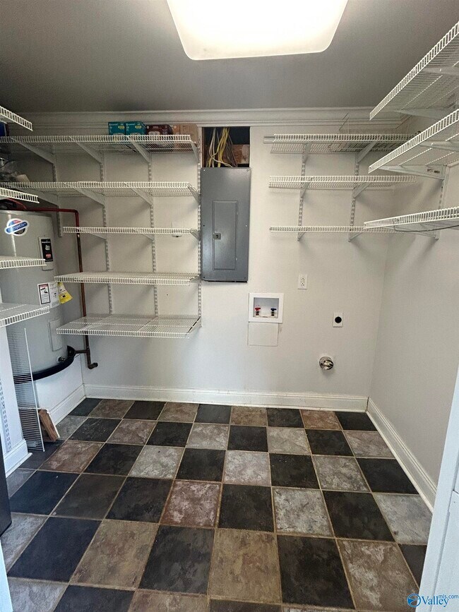 Building Photo - 2327 Quince Dr SE