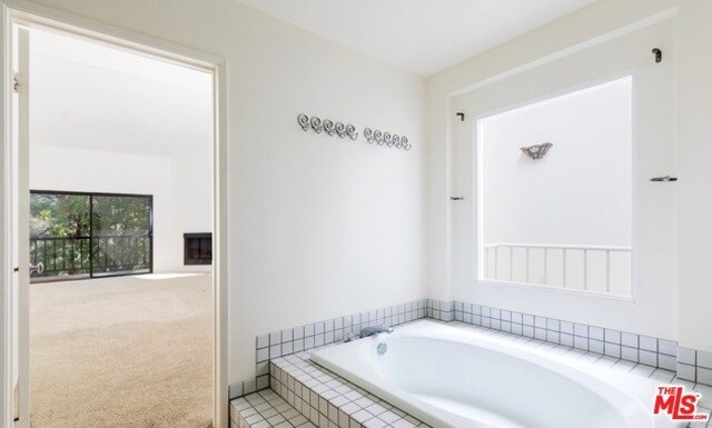 Building Photo - 1470 Palisades Dr