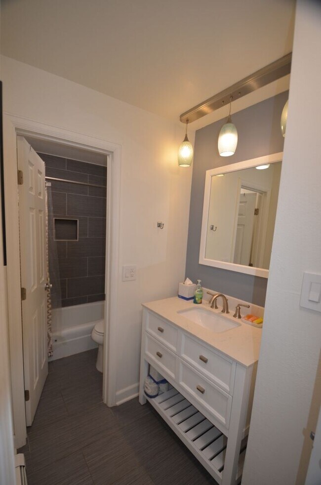 Building Photo - Rent Negotiable! Long Term! Furnished! Bus Route! Heat included! Pets negotiable!