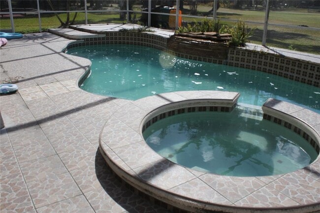 Building Photo - 1615 The Oaks Blvd