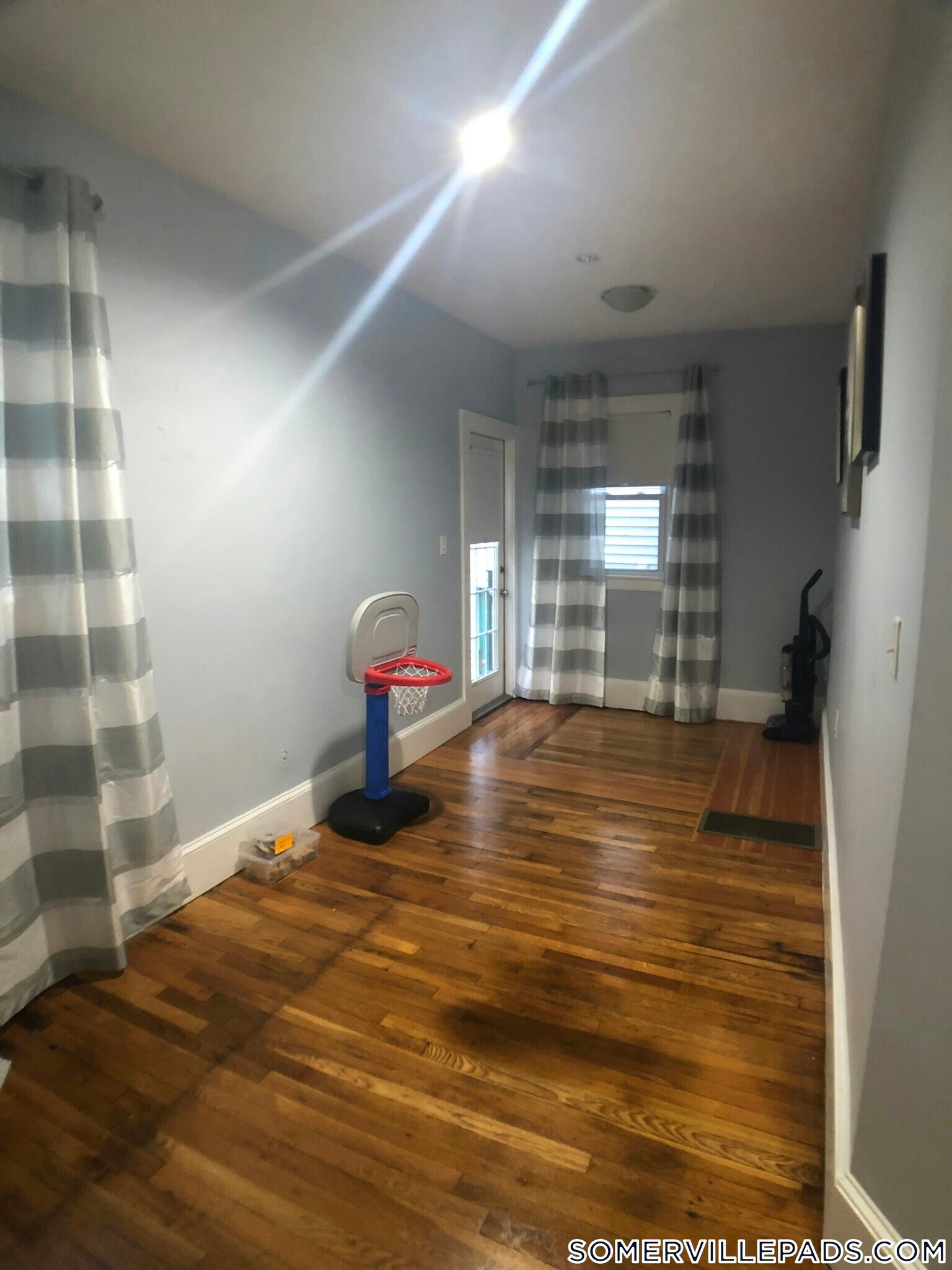 Building Photo - 98 Elm St