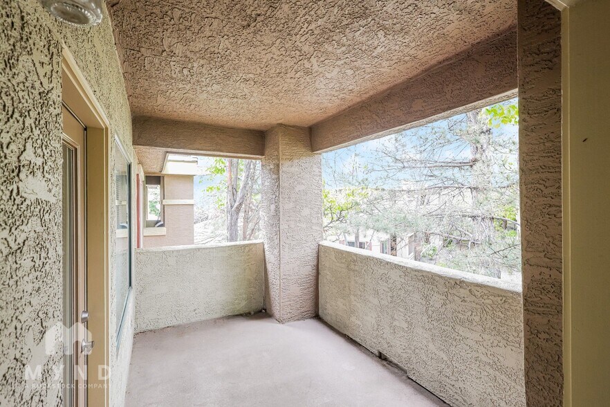 Building Photo - 900 S Meadows Pkwy