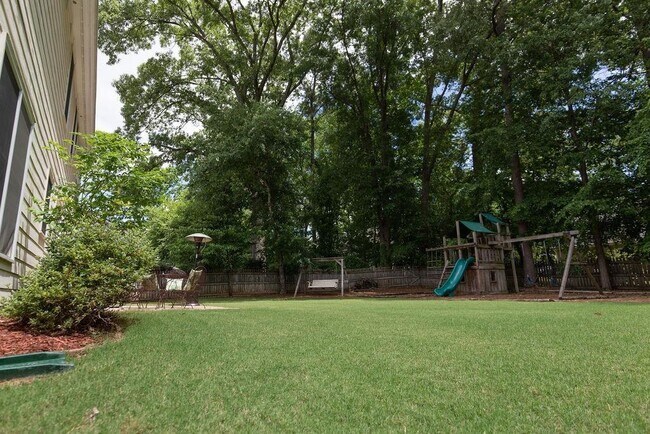 Building Photo - 3360 Shallowford Green Dr