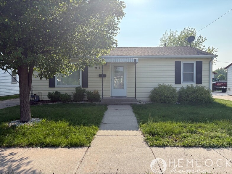 Front of house - 916 Blaine St