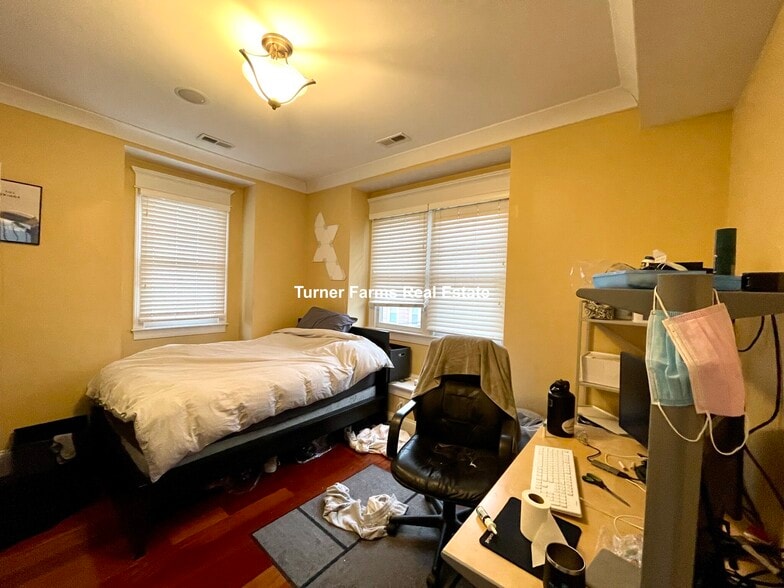 Building Photo - 15 Eldora St