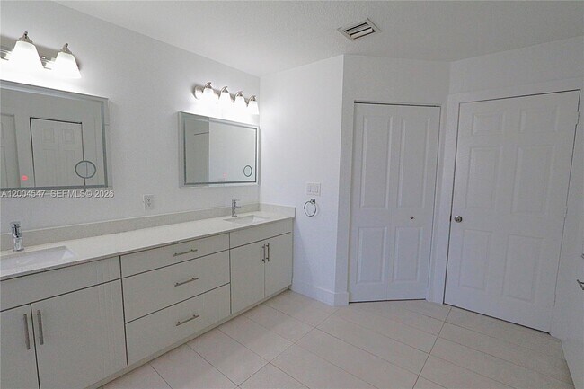 Building Photo - 7392 NW 112th Ct