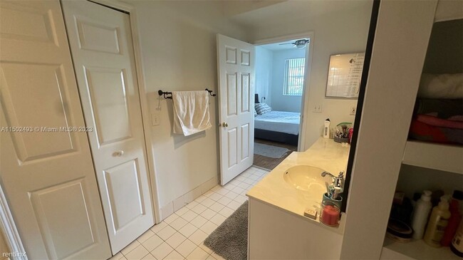 Building Photo - 2 br, 2 bath Condo - 3215 NE 184th St Apt ...