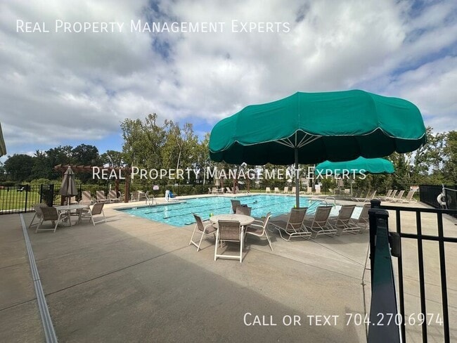 Building Photo - 6511 Wildbrook Dr