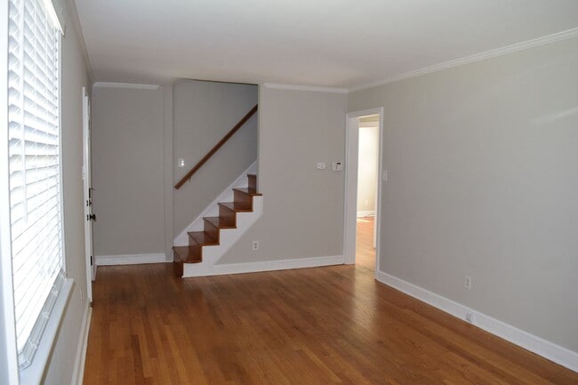 Building Photo - Nice Westend Brick home in the U of R area