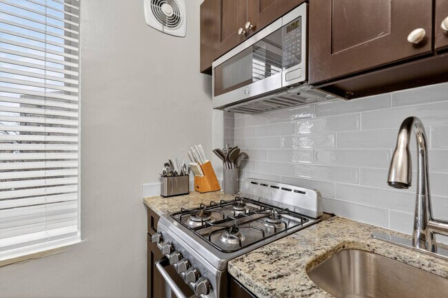 Building Photo - 1500 Arlington Blvd