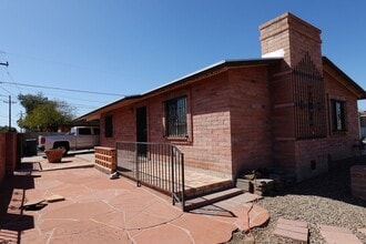 Building Photo - Barrio Hollywood Gem!