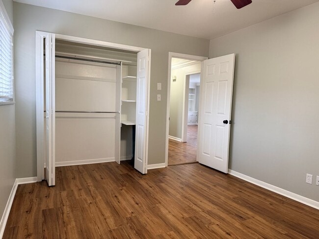 Building Photo - $500 OFF FIRST FULL MONTH- 3 Bedroom / 2 Bath Home  in South Knoxville- Lawncare included!