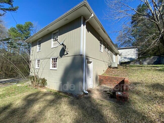 Building Photo - 1505 Pine Tree Dr