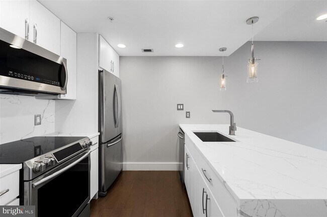 Building Photo - 1000 Fell St