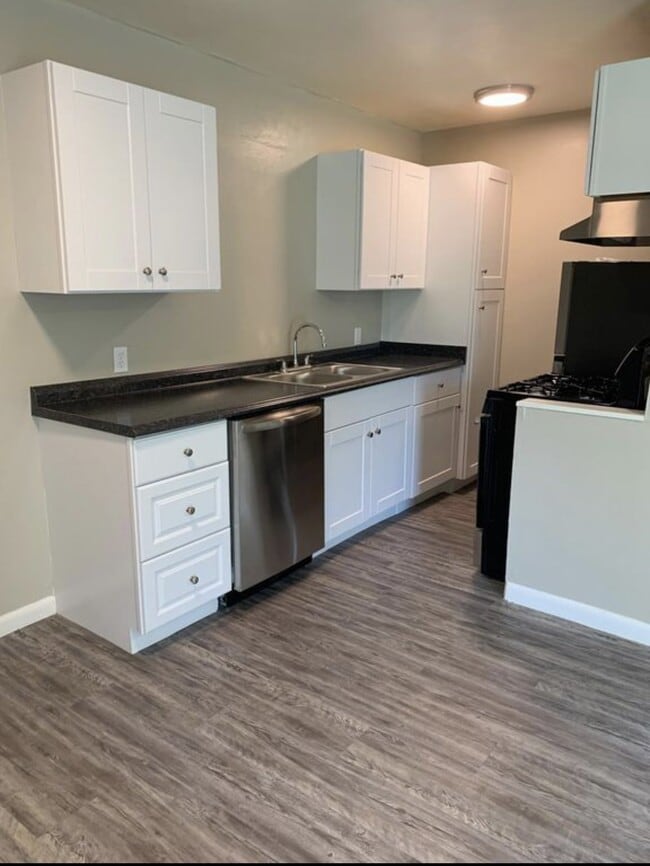 Building Photo - "Charming 1-Bed Oasis with Granite Elegance in Prime Edmond Location!"