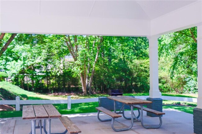 Building Photo - 2680 Hampton Park Dr