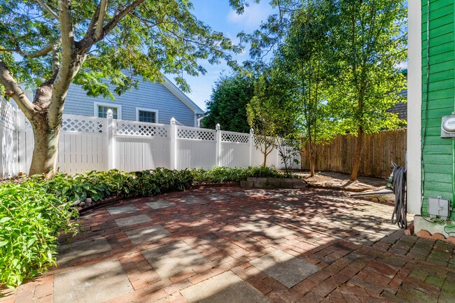 Building Photo - 14 High St