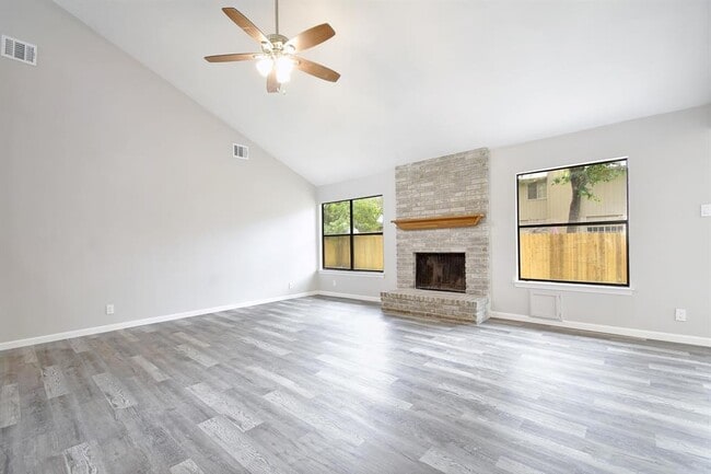 Building Photo - 14926 Eminence