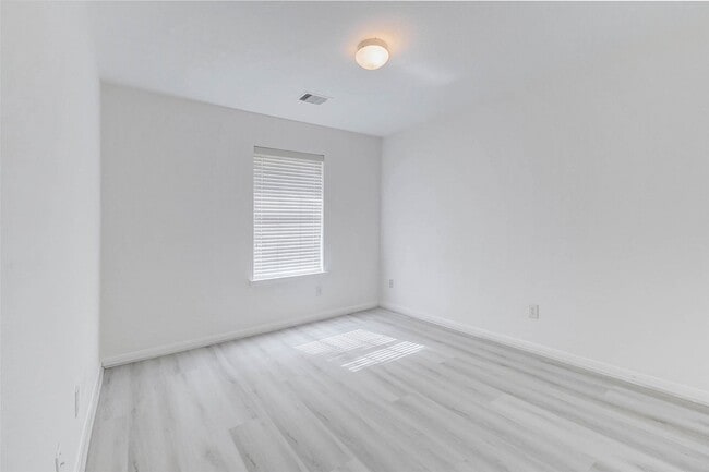 Building Photo - 8115 Barnes Ridge Ln