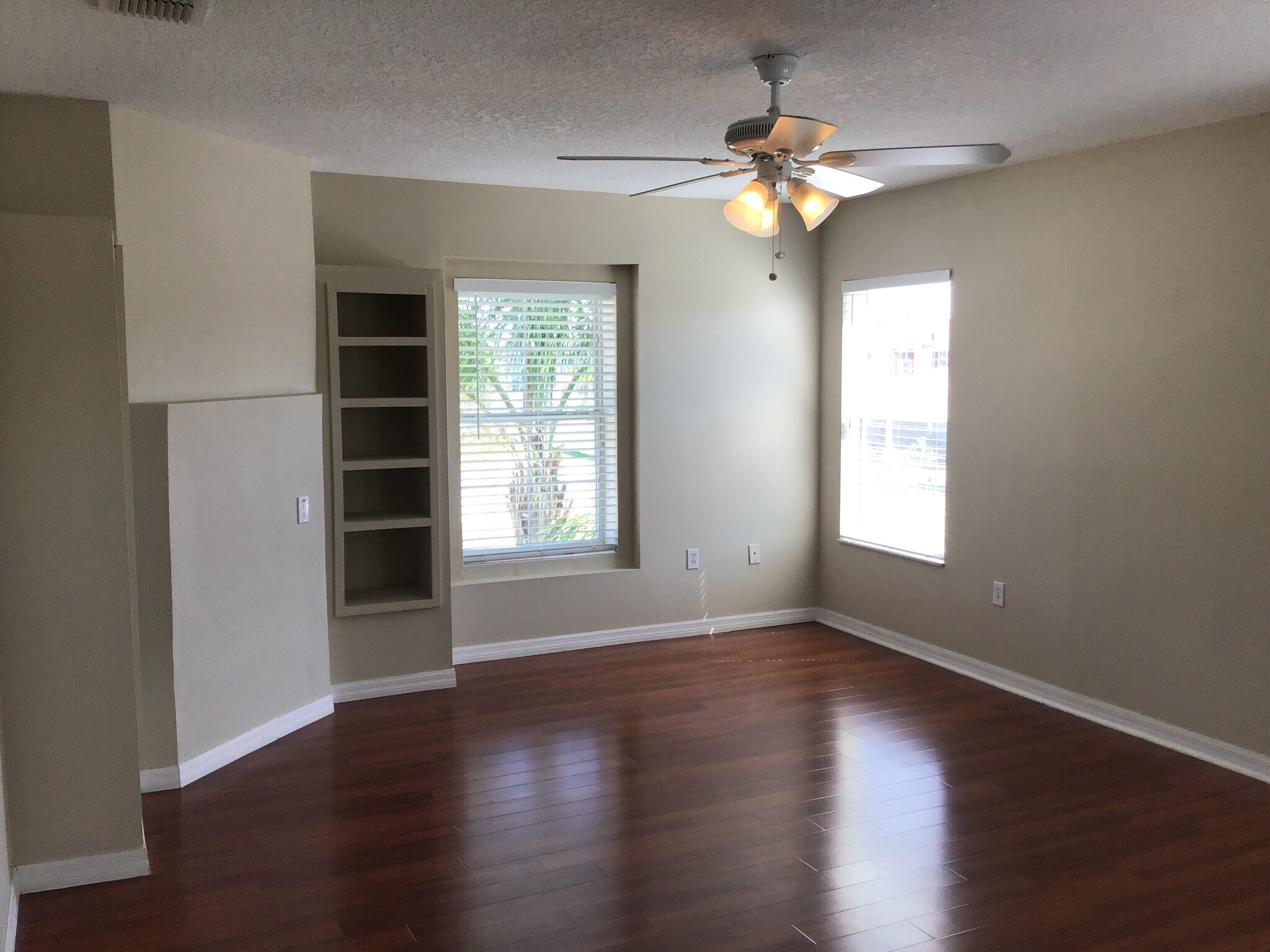 Building Photo - 2012 Bearing Ln