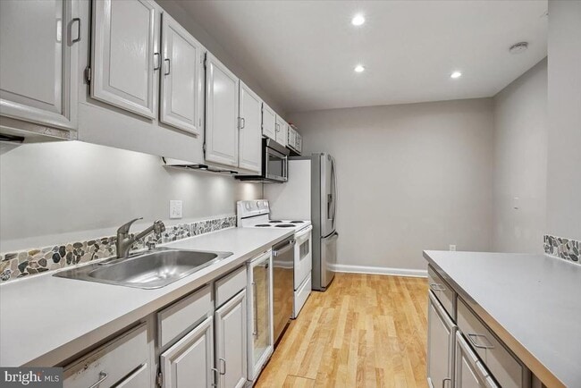 Building Photo - 1620 Beekman Pl NW