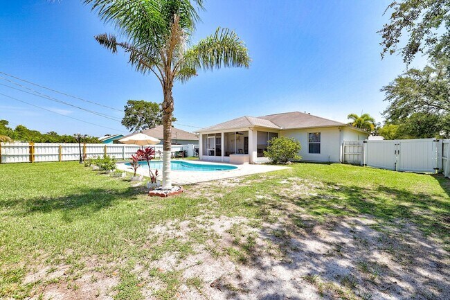 Building Photo - 1838 SE Genaro Terrace