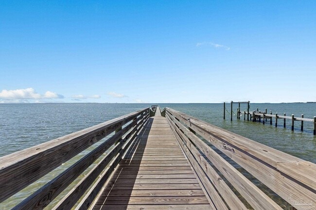 Building Photo - 825 Bayshore Dr